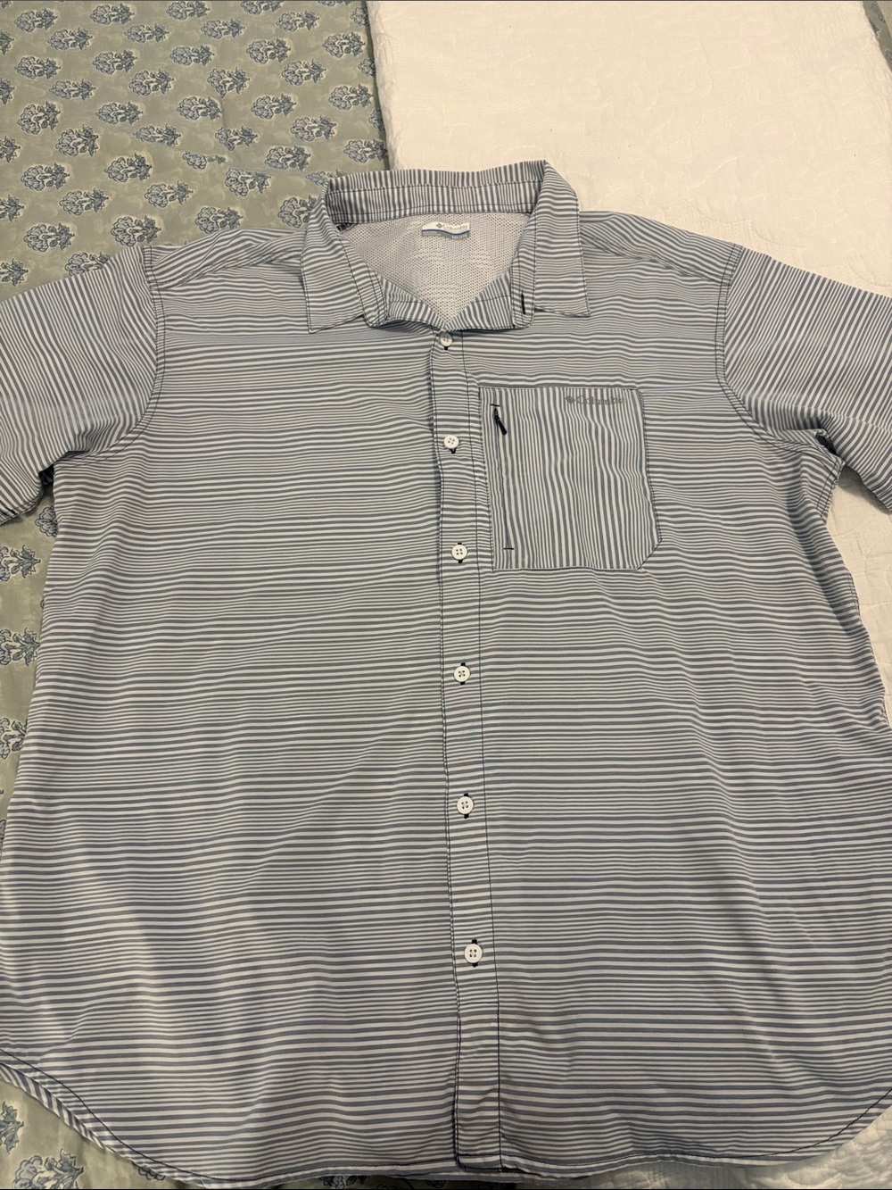 Columbia Men's Short-Sleeve Button-Up Shirt in Light Blue Stripe Dri-Fit